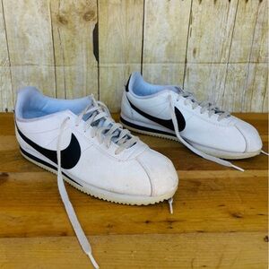 Nike Cortez Leather Men's White and Black US sz 11, UK sz 8.5, EU sz43